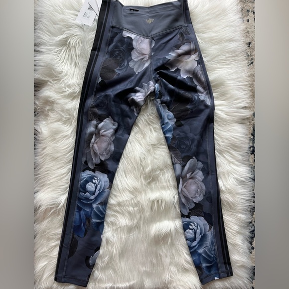 🆕 Johnny Was Active Women's XS Grey Peony Floral High Waist Sculpting Leggings - Picture 3 of 9
